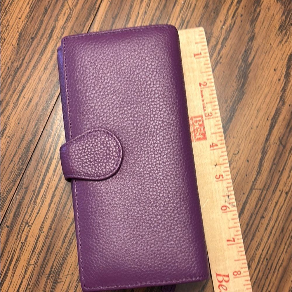 Elegant Purple NWOT Wallet with Minimalist Design - Picture 7 of 8
